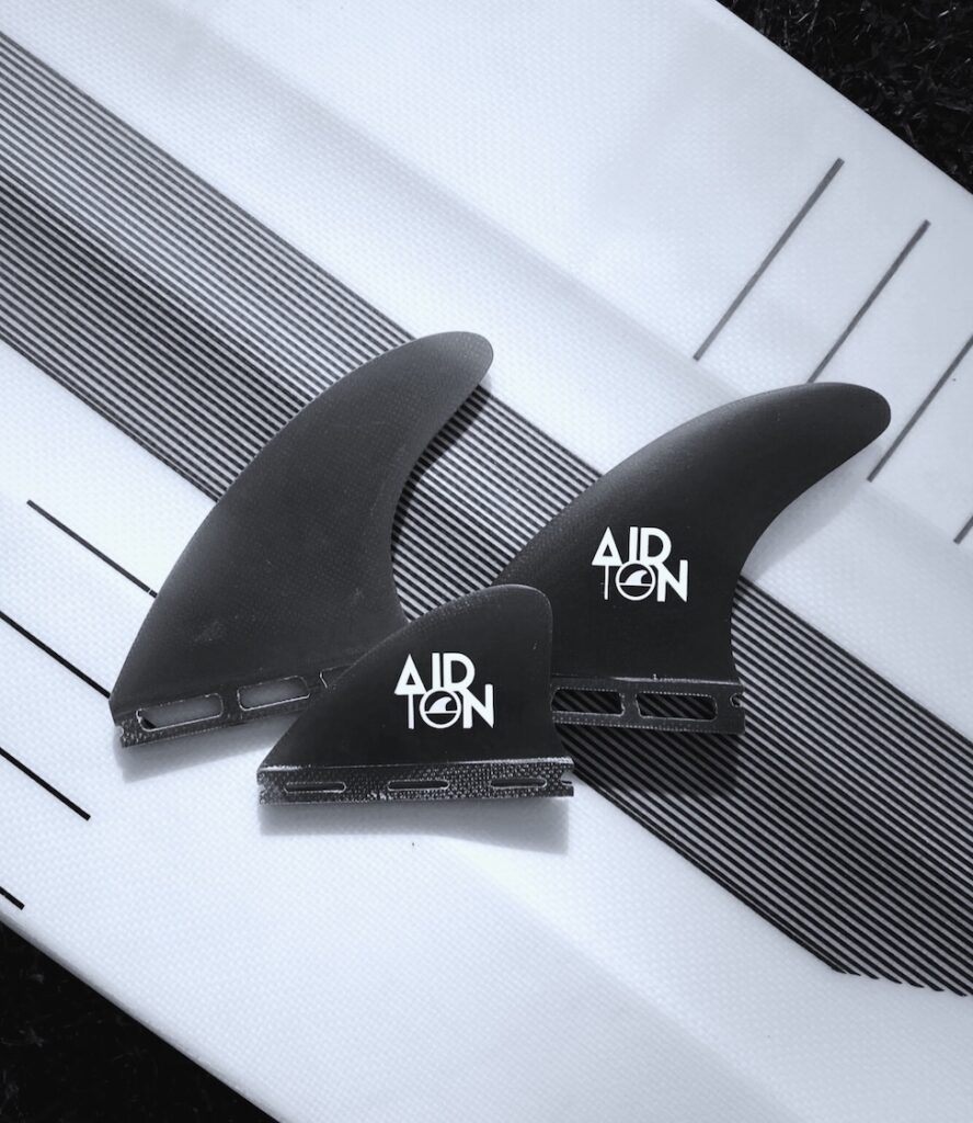 Freestyle kitesurfing fins designed by Airton Cozzolino to improve kitesurfing freestyle
